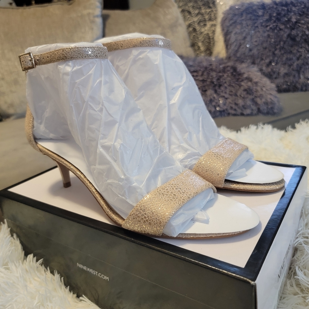 Size 9 Nine West Gold Champagne Open Toe Dress Sandals